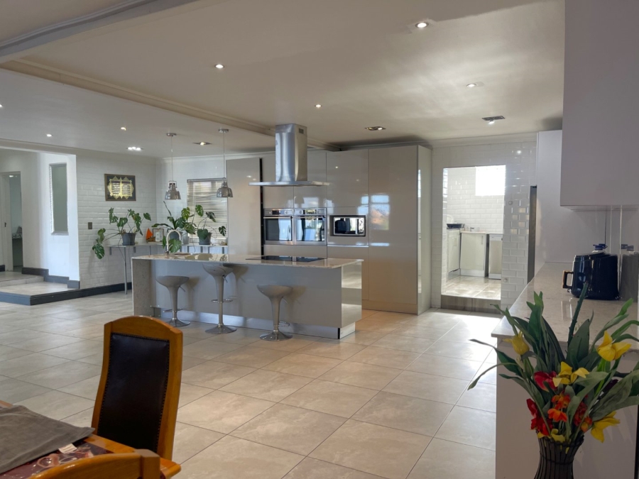 5 Bedroom Property for Sale in Pelican Heights Western Cape
